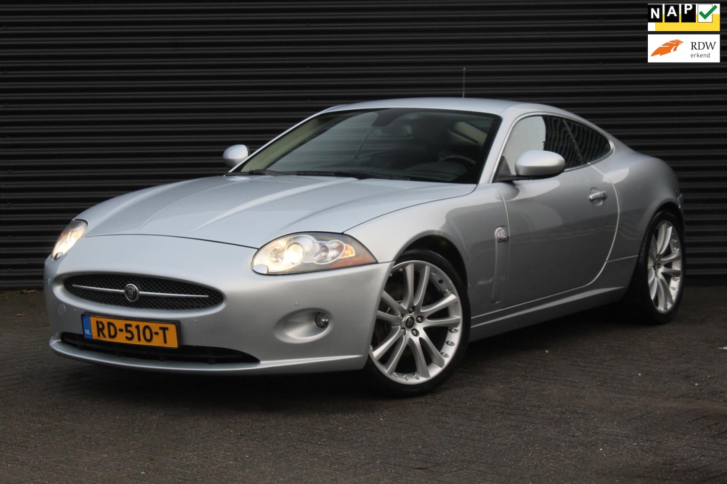 Jaguar XK - 4.2 V8 Coupé | Sport uitlaat | Nette staat | - AutoWereld.nl