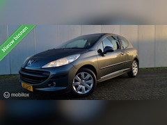 Peugeot 207 - 1.4-16V X-line