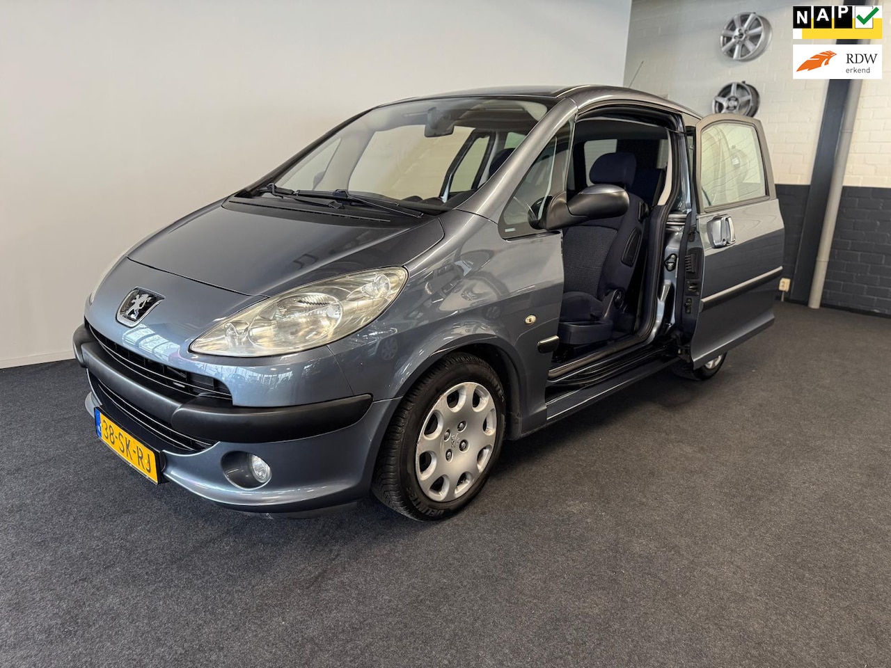 Peugeot 1007 - 1.4 Gentry 1.4 Gentry / NIEUWE APK - AutoWereld.nl