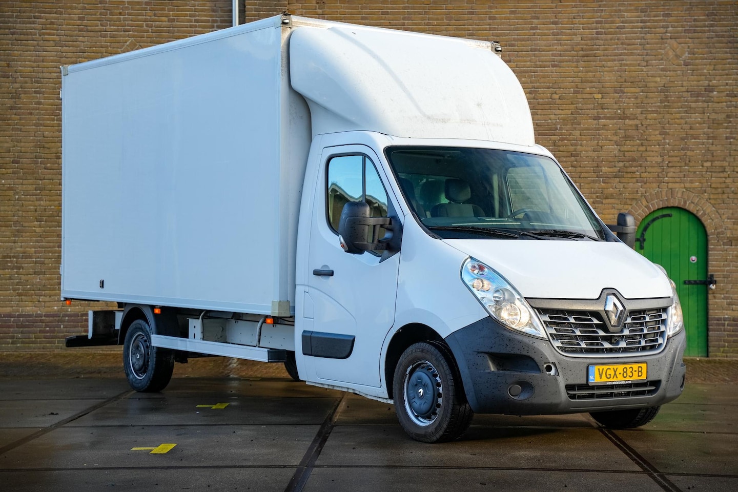 Renault Master - T35 2.3 dCi L3H2 Energy Camera Navigatie Bakwagen! - AutoWereld.nl