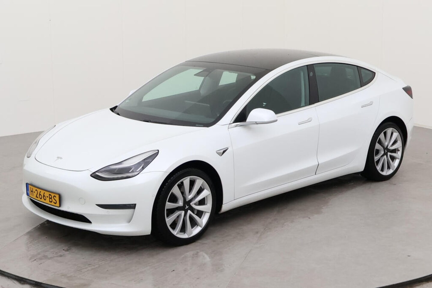 Tesla Model 3 - Long Range RWD Long Range AWD 75 kWh 19"Autopilot FSD Comp Camera Leder Panodak - AutoWereld.nl