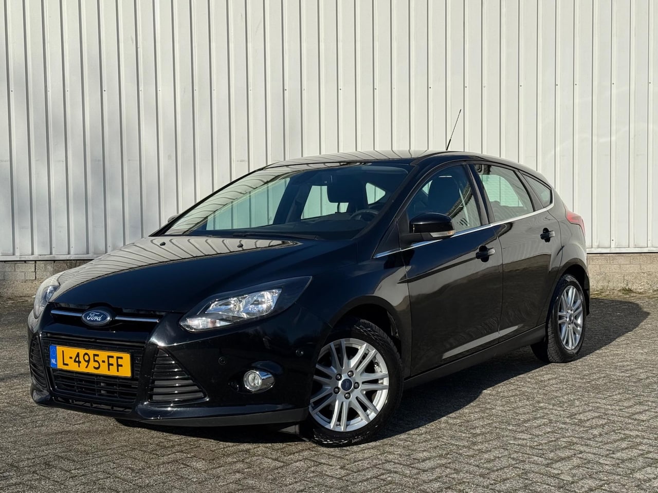 Ford Focus - 1.0 EcoBoost Titanium Trekhaak,Airco,CruiseControl,5Deurs,ElektrischeRamen,Apk tot 11-10-2 - AutoWereld.nl