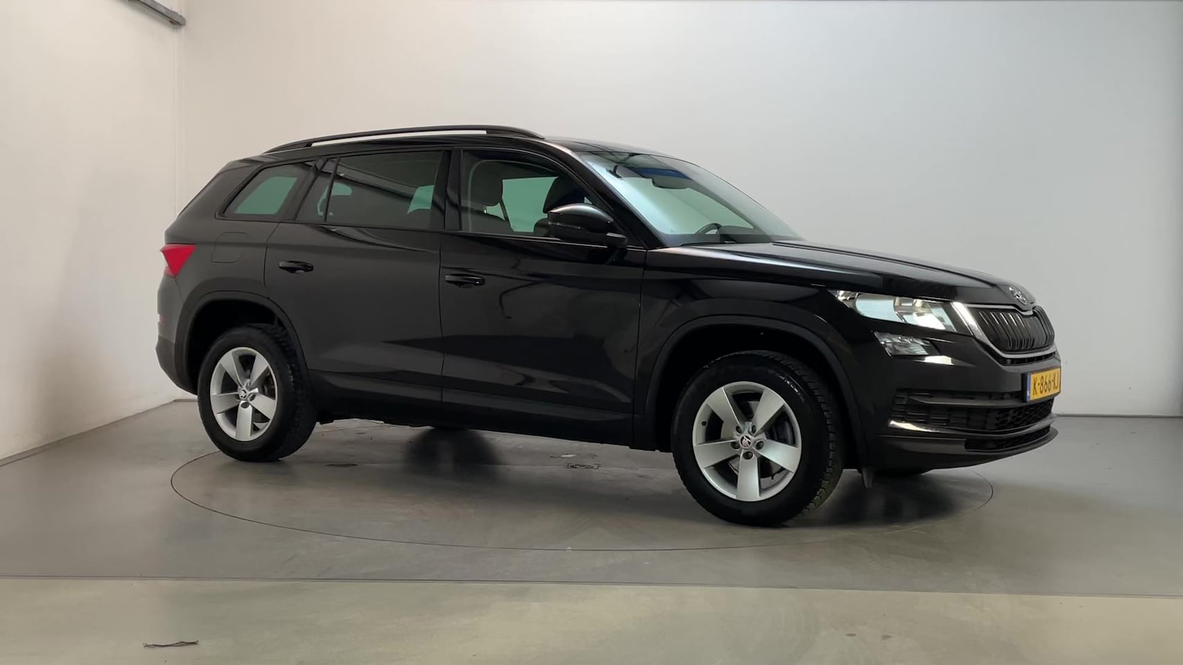 Skoda Kodiaq - 1.5 TSI 150pk DSG Ambition Navigatie Parkeersensoren DAB+ - AutoWereld.nl