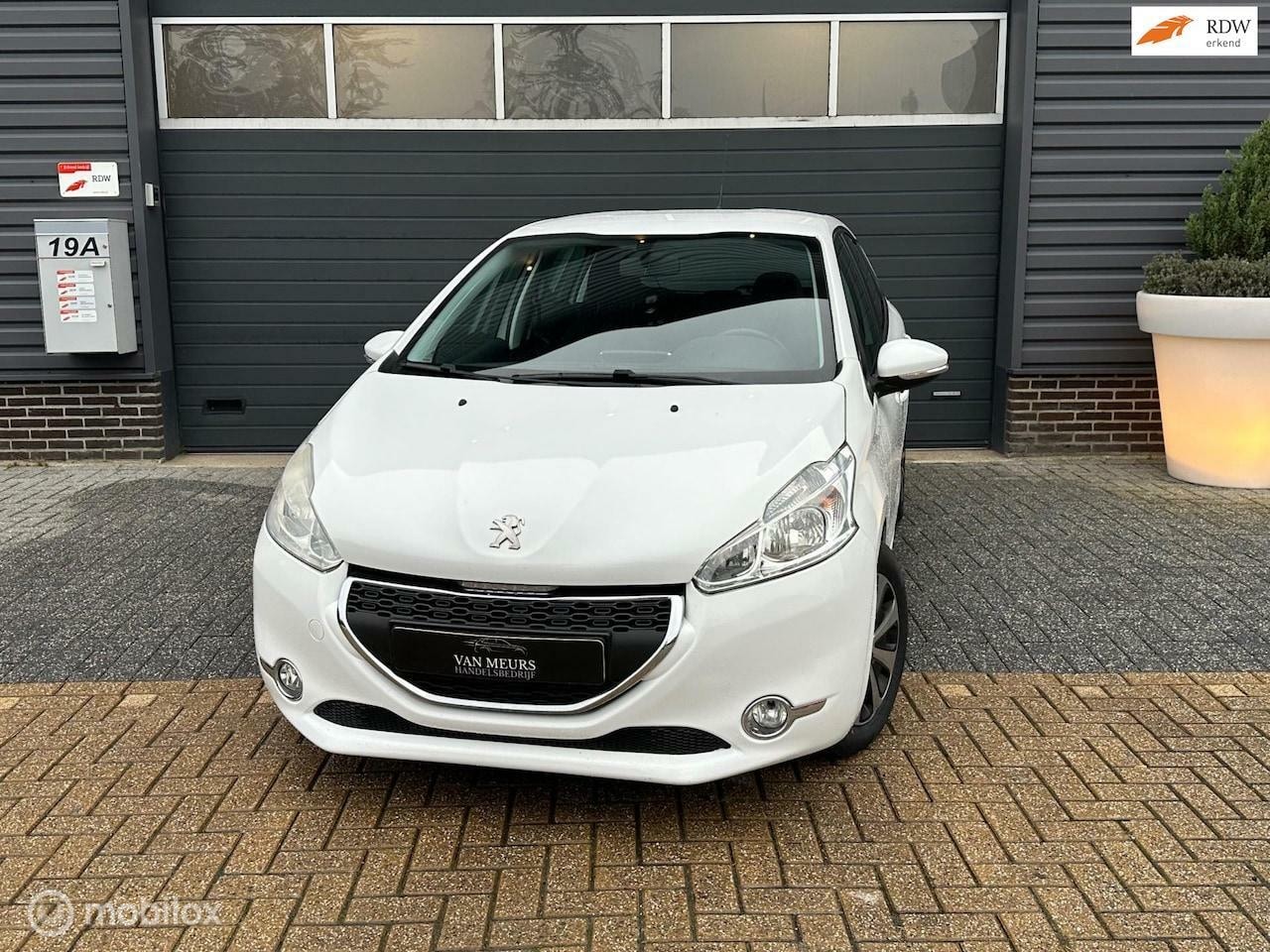 Peugeot 208 - 1.4 e-HDi Blue Lease 1.4 e-HDi Blue Lease, automaat, airco, 5 deurs, apk 11-2025 - AutoWereld.nl