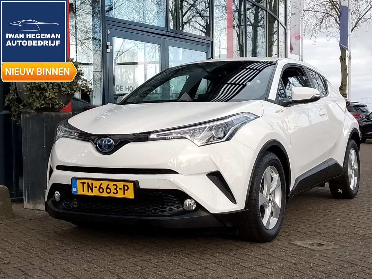 Toyota C-HR - 1.8 Hybrid Dynamic | Navigatie | LM Velgen | Stoelverwarming | Cruise Control | Parkeercam - AutoWereld.nl