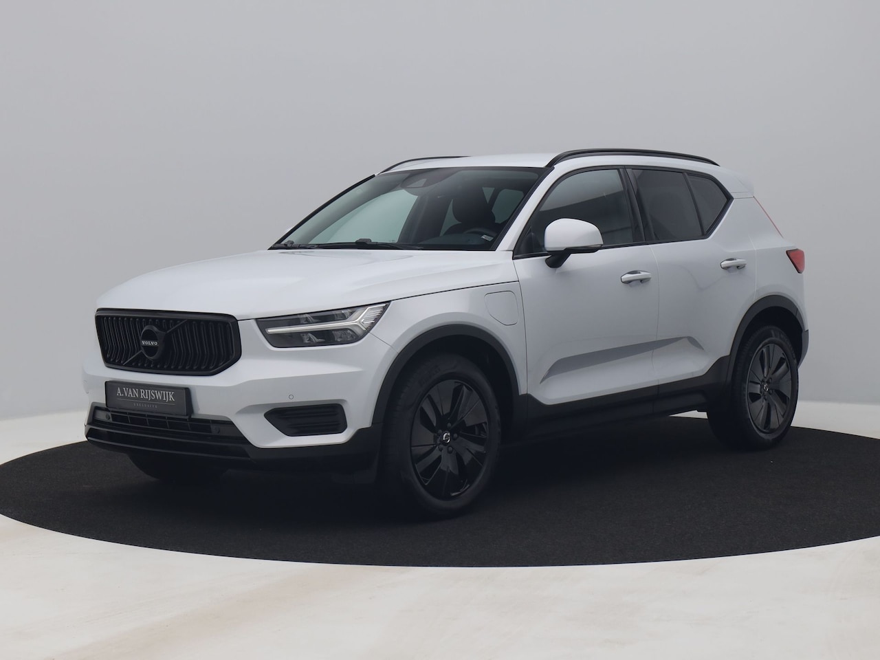 Volvo XC40 - 1.5 T4 Recharge Inscription Expression | BLACK EDITION | KEYLESS - AutoWereld.nl