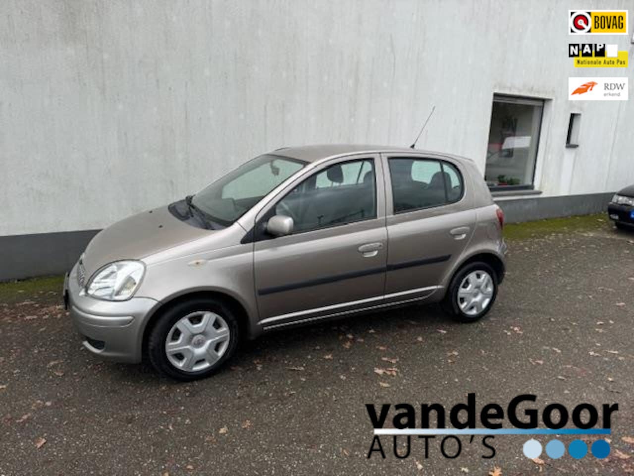 Toyota Yaris - 1.3 VVT-i Sol 1.3 VVT-i Sol, '04, 5-drs, airco, in een keurige staat ! - AutoWereld.nl