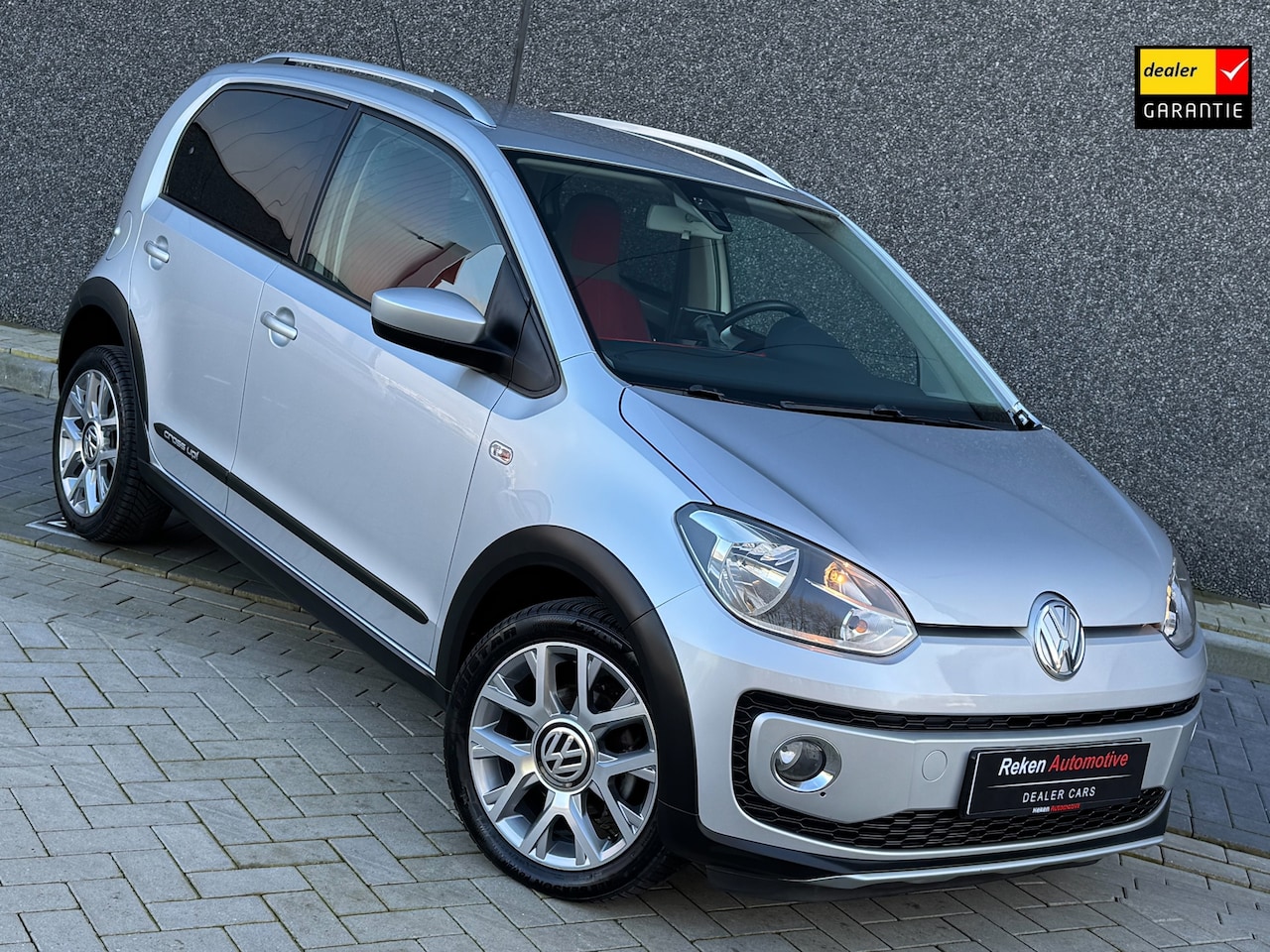 Volkswagen Up! - 1.0 cross up! BlueMotion Cruise Navigatie - AutoWereld.nl