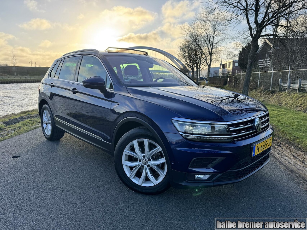 Volkswagen Tiguan - 1.5 TSI Comfortline|Pano|Camera|Carplay - AutoWereld.nl