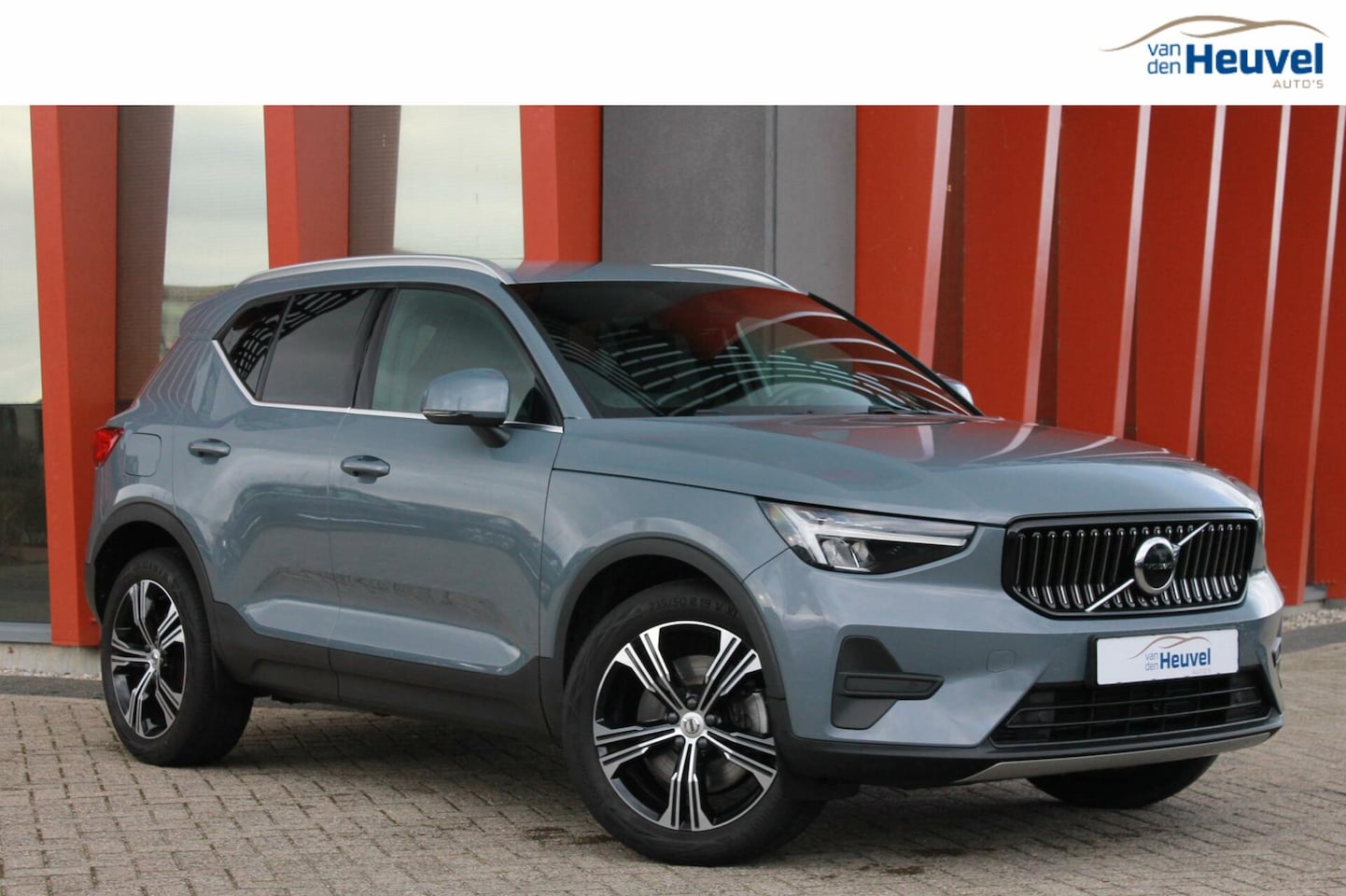 Volvo XC40 - T4 Recharge Essential Bright | Trekhaak | Parkeercamera | Keyless - AutoWereld.nl