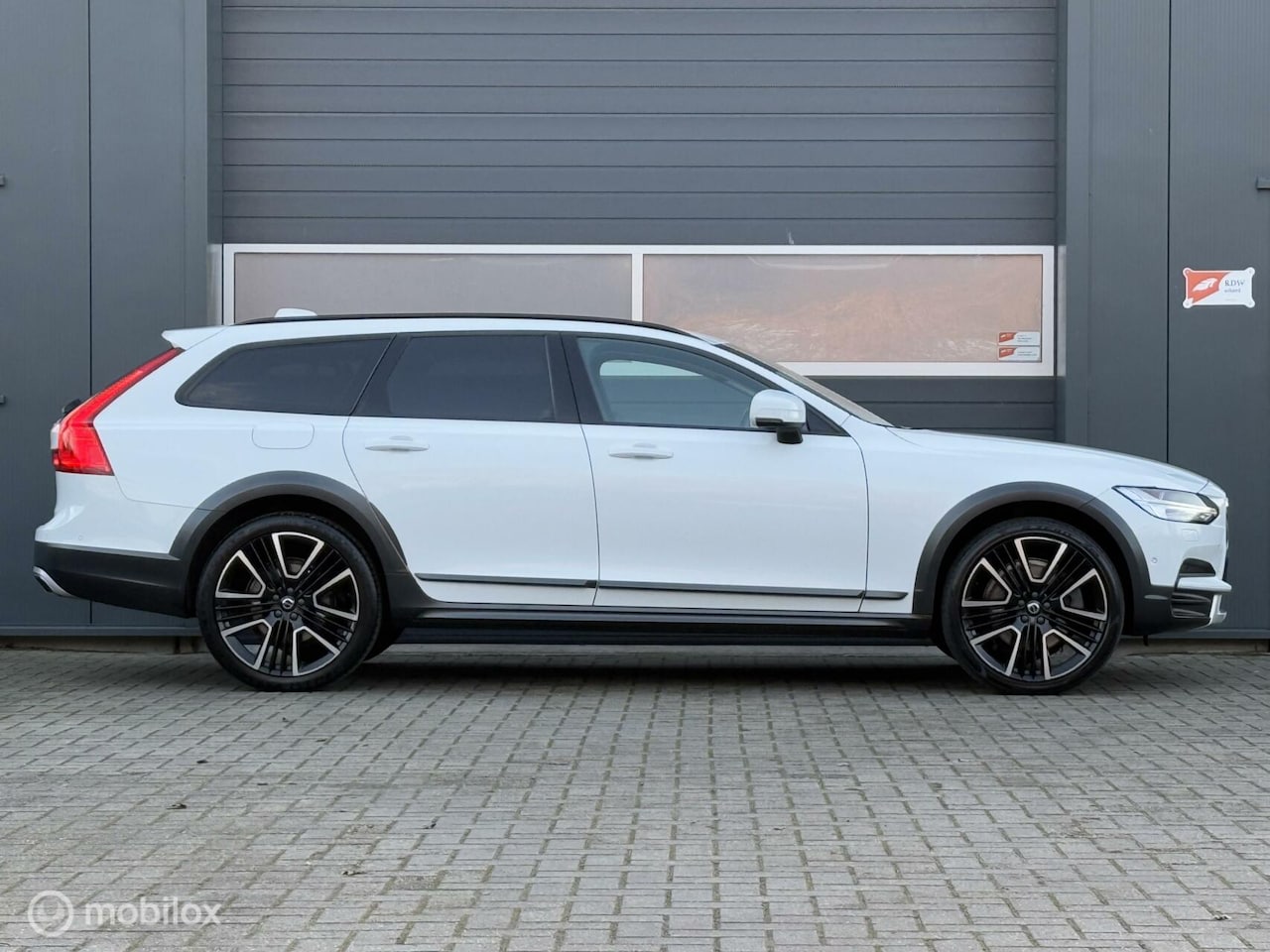 Volvo V90 Cross Country - 2.0 D4 Geartronic-8 /Pilot Assist/Aut.inparkeren/Adap CC/Winterline/21inch/Dealer onderhou - AutoWereld.nl