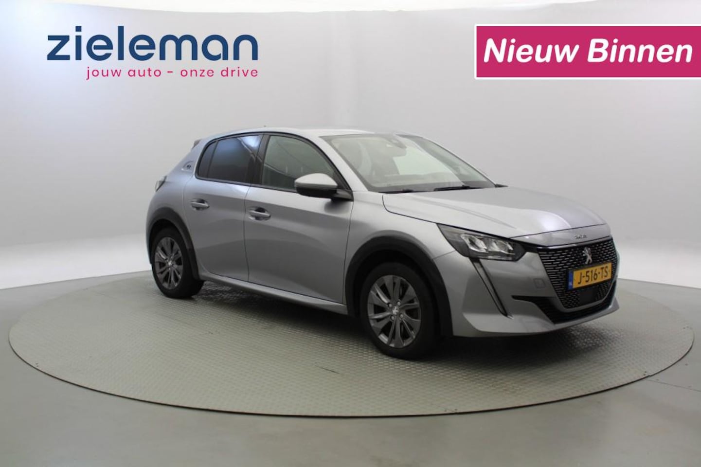 Peugeot 208 - e-208 Allure 50 kWh - Carplay, Camera - AutoWereld.nl