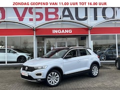 Volkswagen T-Roc - 1.5 TSI 150PK SPORT HALF-LEER DIGITALE-SCHERM NAVI CARPLAY