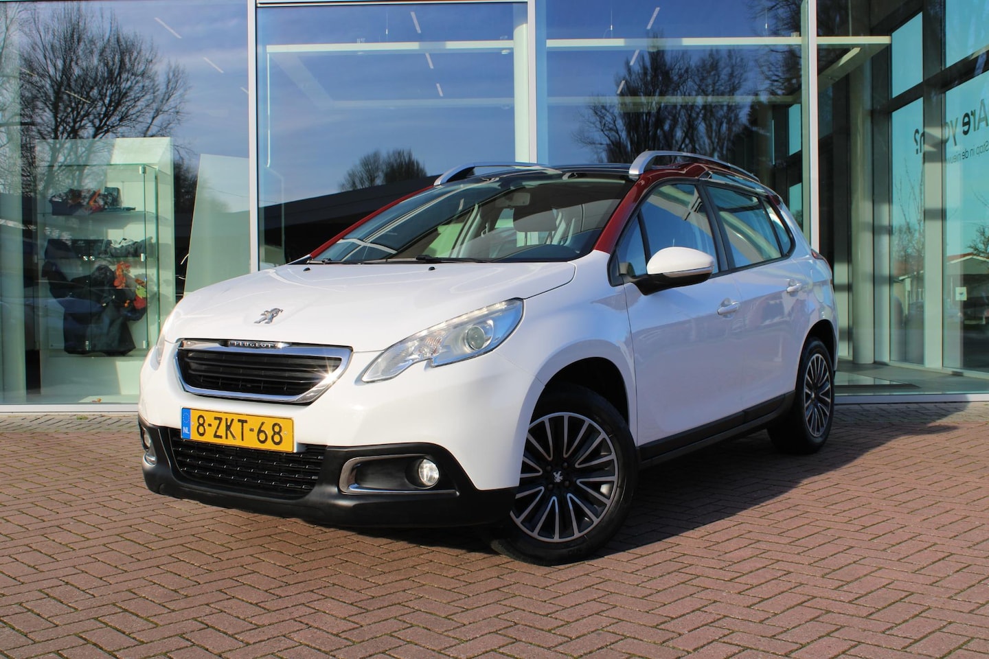 Peugeot 2008 - 1.2 PureTech Active Cruise control - Panoramadak - Airco - AutoWereld.nl