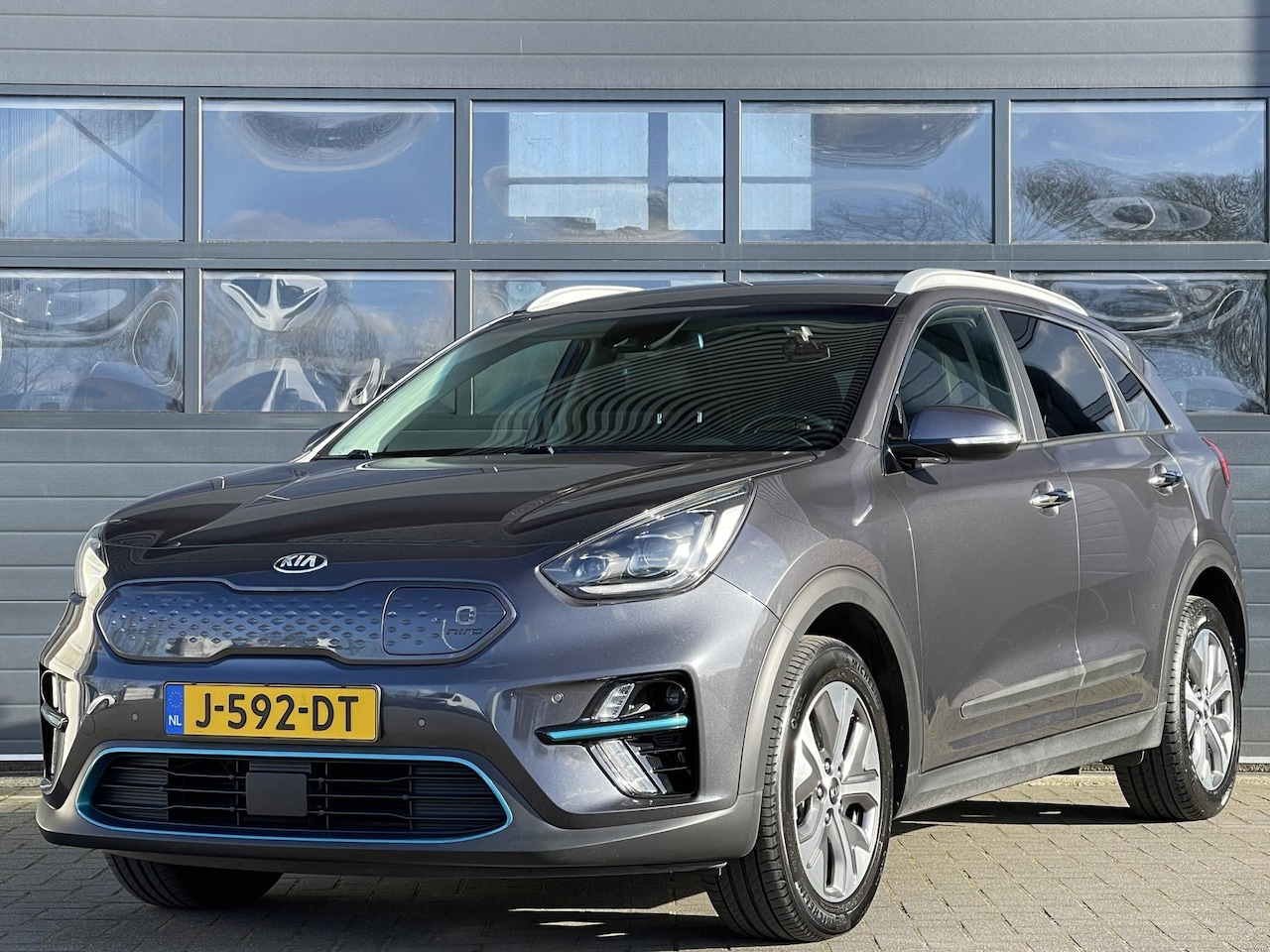 Kia e-Niro - EXECUTIVELINE 64 KWH I 3 FASE I FACELIFT MODEL I APPLE/ANDROID I PARKEERCAMERA I CLIMATE C - AutoWereld.nl