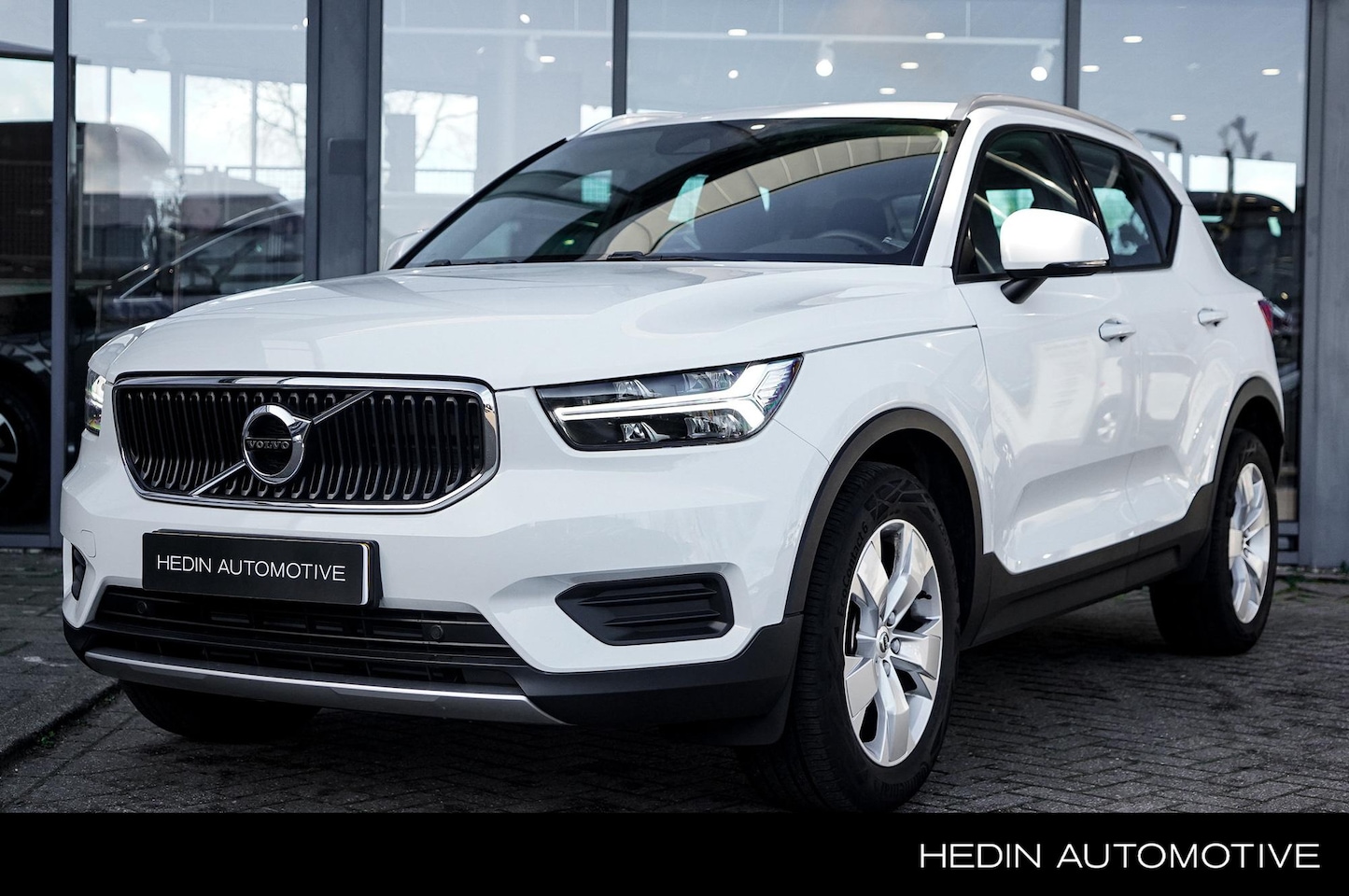 Volvo XC40 - 1.5 T2 Momentum Business | Automaat | Stoel + Stuurverwarming | Navigatie | Apple Carplay - AutoWereld.nl