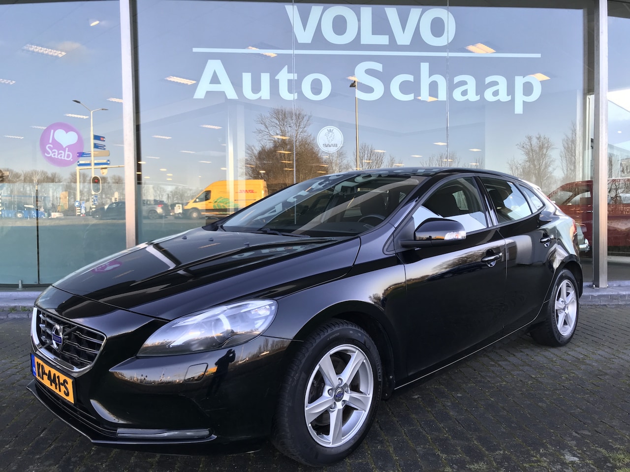 Volvo V40 - 1.6 T2 | Rijklaar incl garantie | Trekhaak Meesturende xenon Verwarmbaar voorruit - AutoWereld.nl