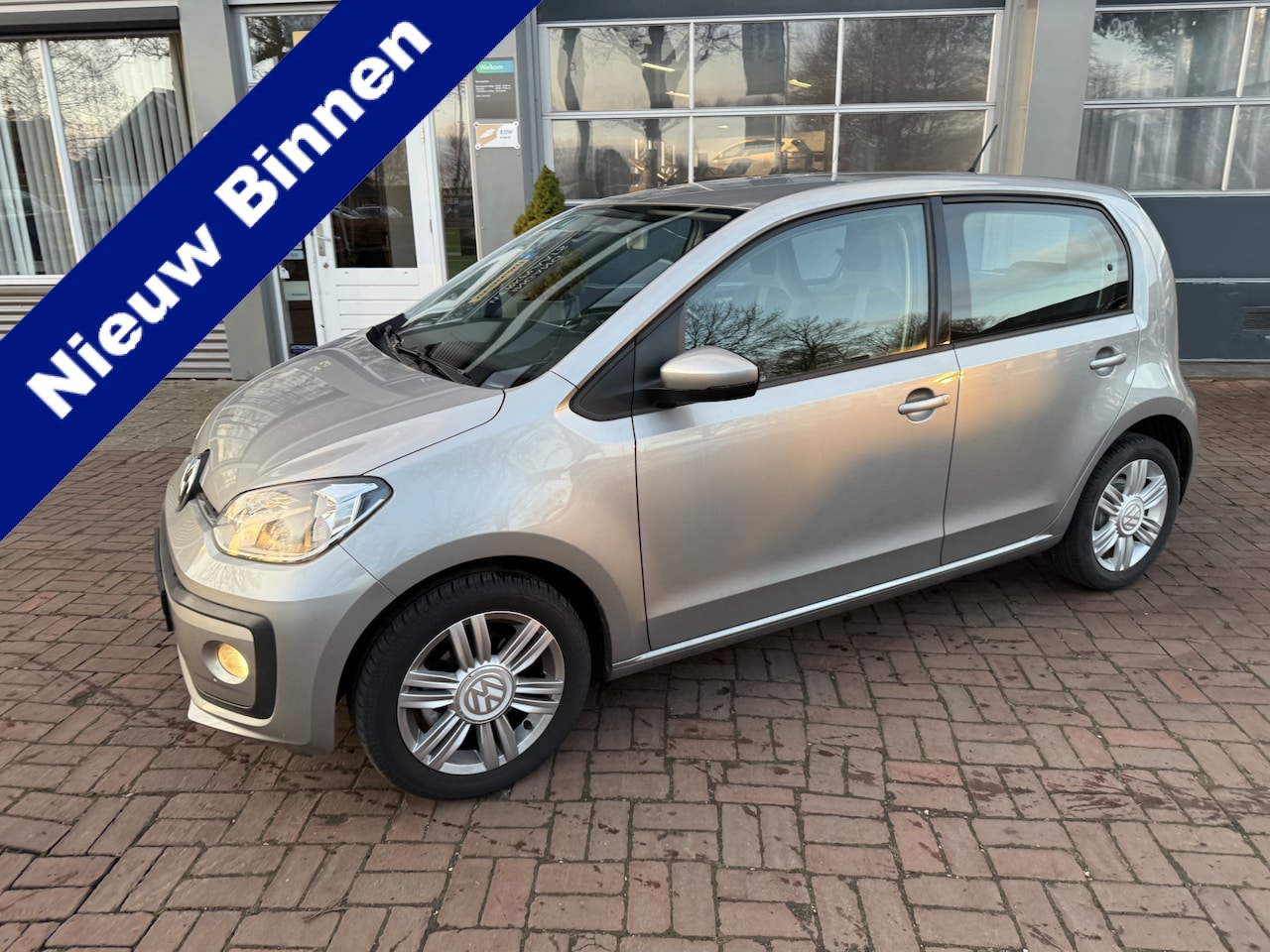 Volkswagen Up! - 1.0 BMT high up! Bj 2017 Km 39.000 Automaat,Cruise,Stoelverwarming,Cv,Eelctr.Ramen Dealer - AutoWereld.nl