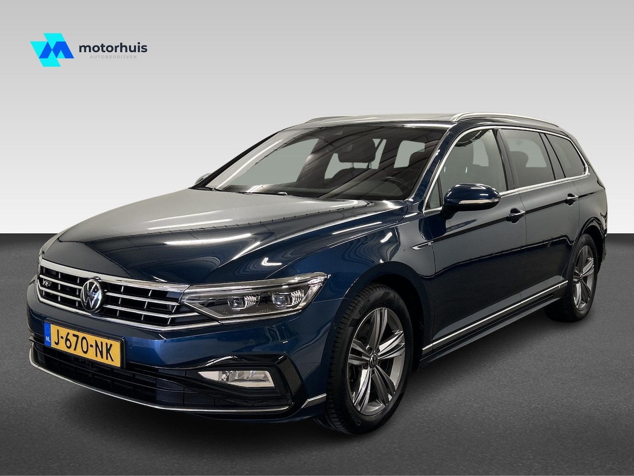 Volkswagen Passat Variant - 1.5 TSI 150PK AUTOMAAT 3X R-LINE PANO VIRTUAL LEDER TREKHAAK NAP - AutoWereld.nl