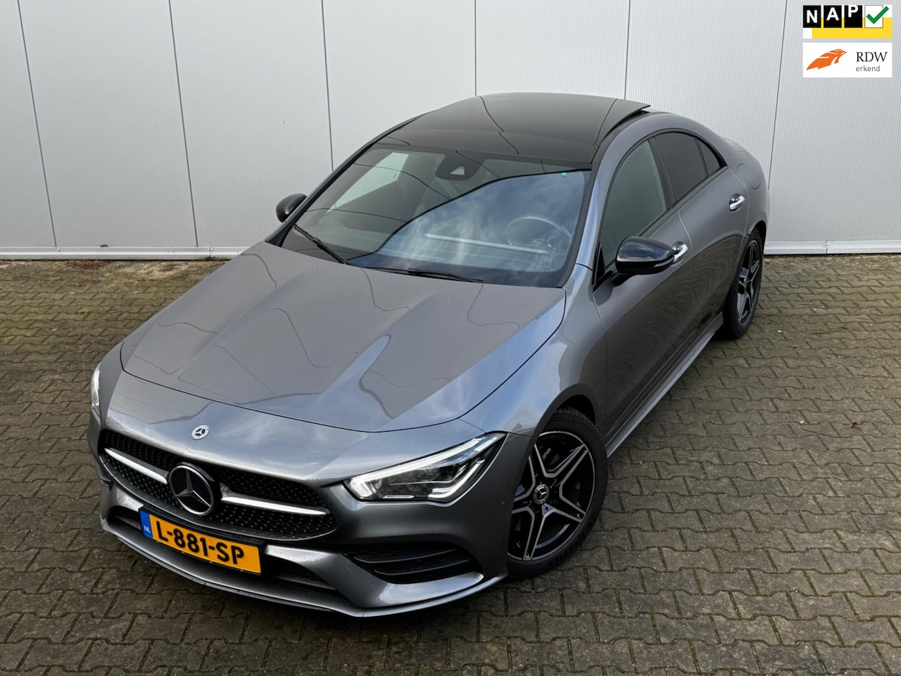 Mercedes-Benz CLA-Klasse - 200 AMG PANORAMADAK STOELVERWARMING ELEKTRISCHE STOELEN AMBIANCE NEDERLANDSE AUTO NAP - AutoWereld.nl