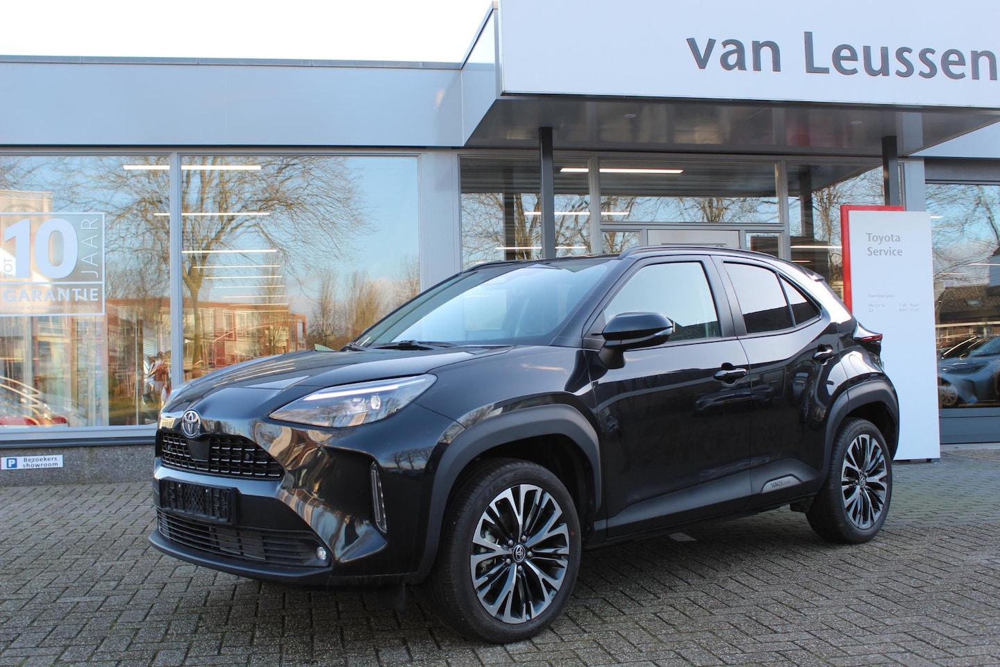 Toyota Yaris Cross - 1.5 Hybrid 130 EXECUTIVE STOEL/STUUR/WISSER VERWARMING EL-A.KLEP PARK.SENSOREN LEDKEYLESS - AutoWereld.nl