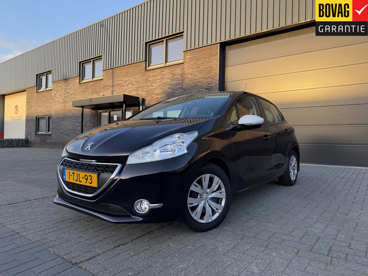 Peugeot 208 - 1.2 e-VTi Envy | 2E EIGENAAR | 12 MND GARANTIE | AUTOMAAT | CRUISE | AIRCO | - AutoWereld.nl