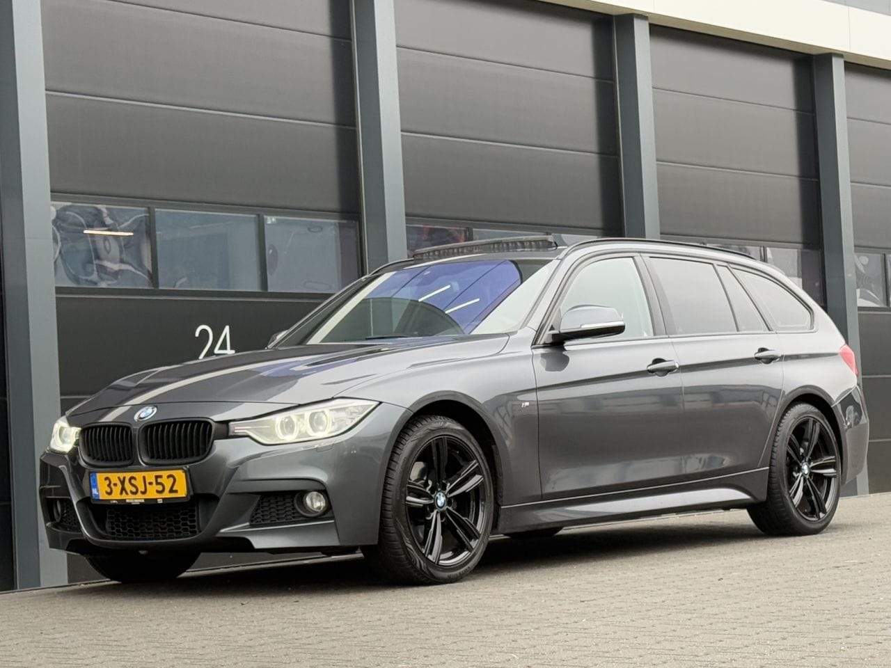 BMW 3-serie Touring - 320d xDrive M-pakket Pano Leer Clima - AutoWereld.nl