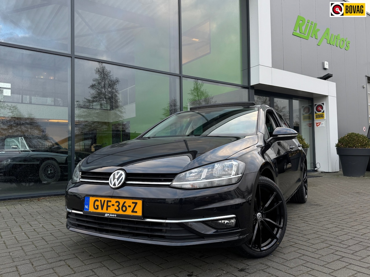 Volkswagen Golf - 1.5 TSI * Panoramadak * Virtual Cockpit * Achteruitrijcamera - AutoWereld.nl