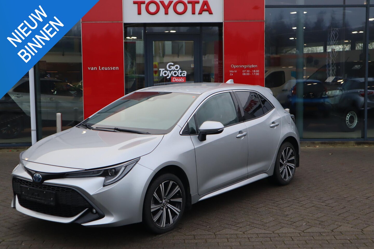 Toyota Corolla - 1.8 Hybrid Active APPLE/ANDROID KEYLESS STOEL/STUURVERWARM. CAMERA AD. CRUISE - AutoWereld.nl