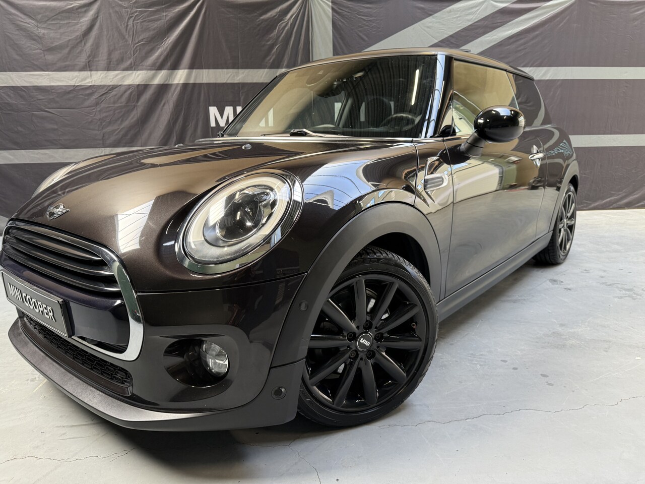 MINI Cooper - Mini 1.5 Chili Aut !Leer,navi head up,panorama. Volle auto ! - AutoWereld.nl