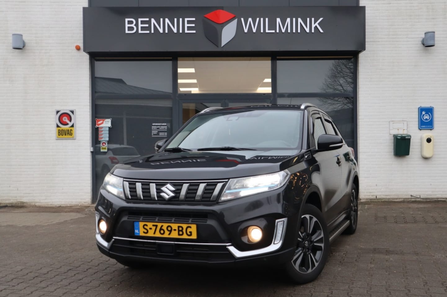 Suzuki Vitara - 1.4 BoosterJet Style Hybrid Treeplanken/Trekhaak/AdaptiveCruise/ - AutoWereld.nl