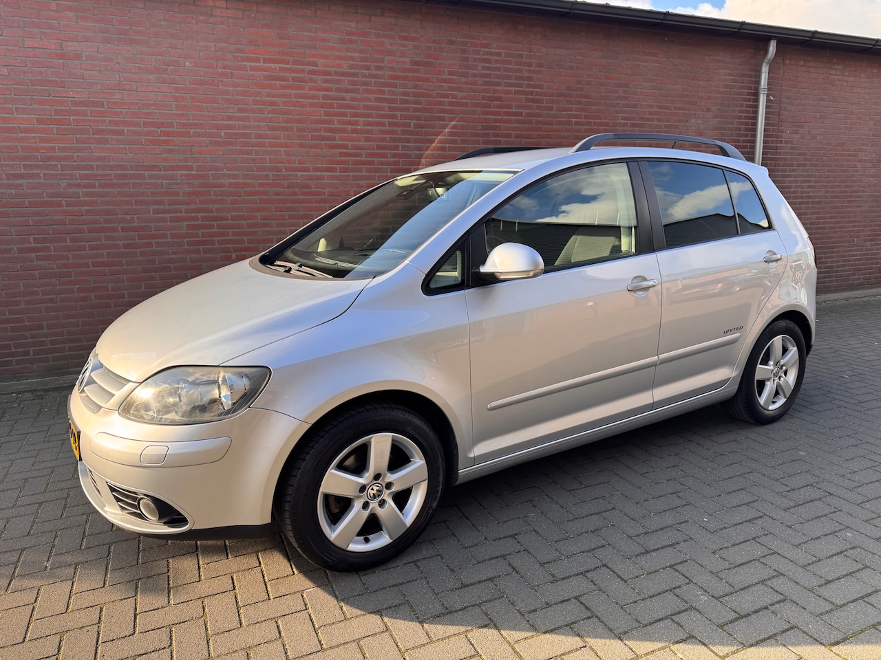 Volkswagen Golf Plus - 1.4 Optive 4 80PK GOLF PLUS UNITED PDC/TREKHAAK/ECC/CRUISE/ - AutoWereld.nl