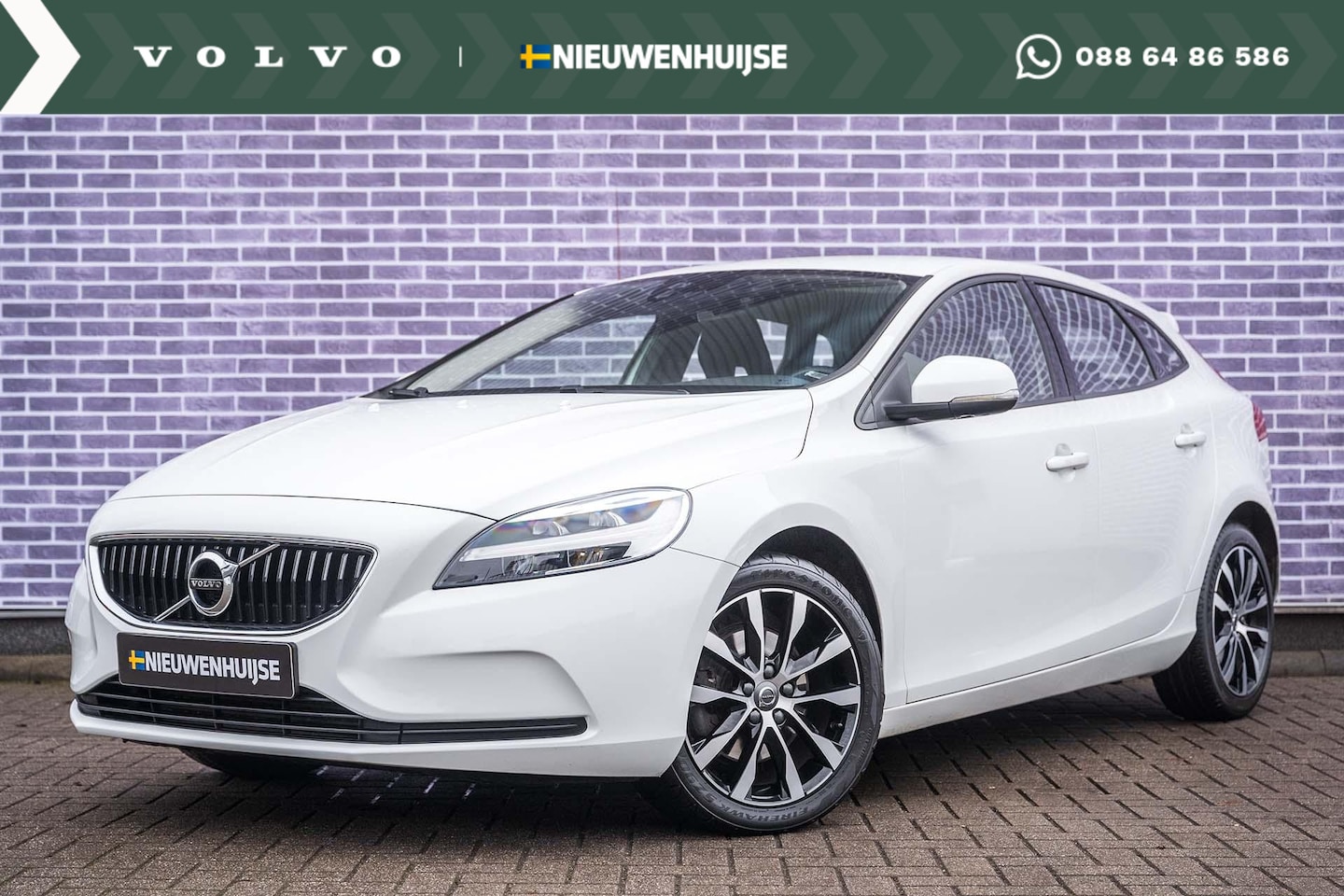 Volvo V40 - T3 150pk Momentum | Trekhaak | Stoelverwarming | Verwarmbare Voorruit | Navigatiesysteem | - AutoWereld.nl