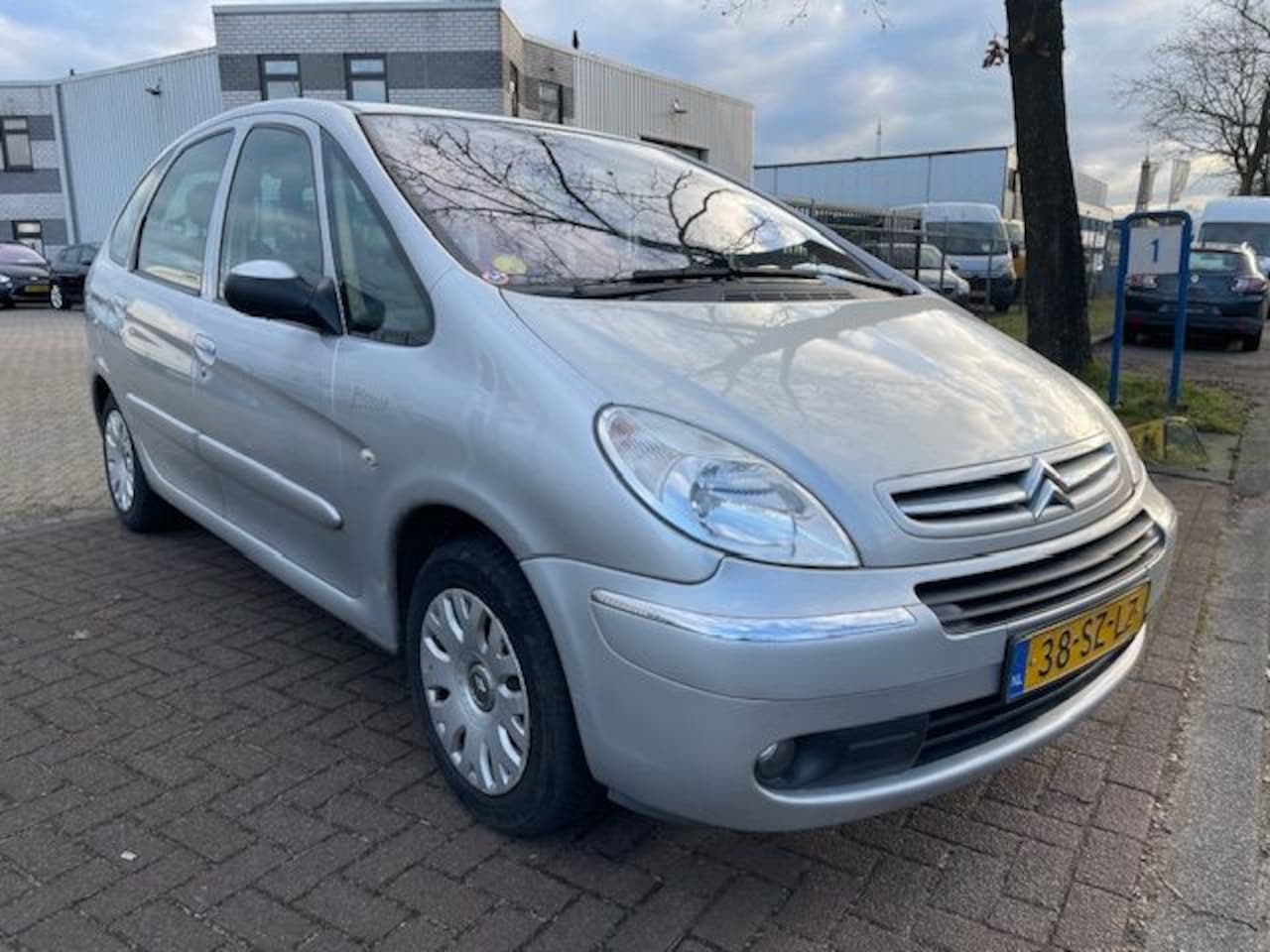 Citroën Xsara Picasso - 1.6i-16V Caractère Airco/ECC,Cruisecontrol APK 07-2025 - AutoWereld.nl