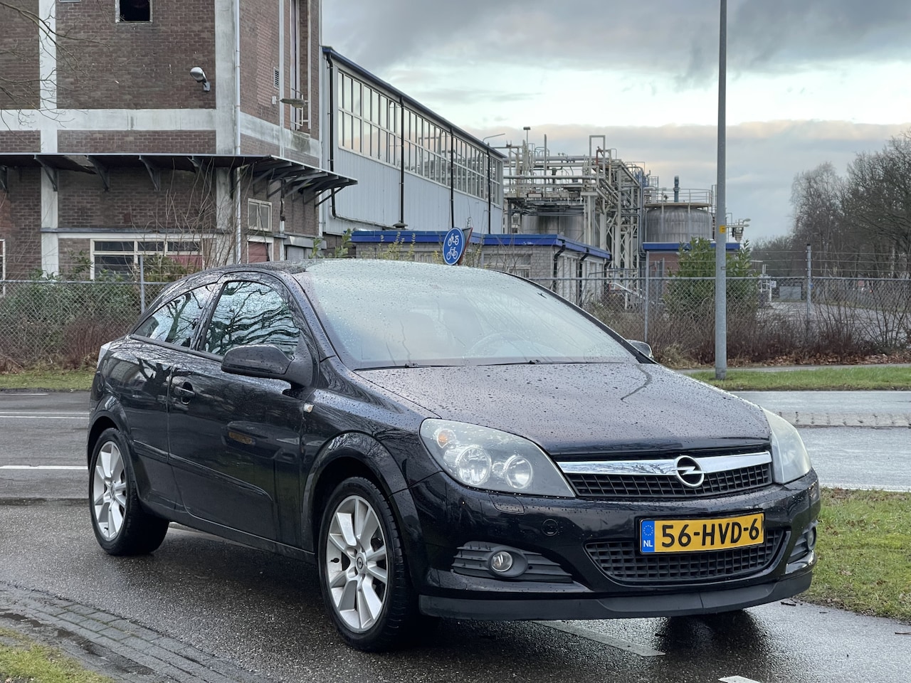 Opel Astra GTC - 1.8 Sport | NAVIGATIE | Panoramadak | Cruise Control | Parkeersensoren - AutoWereld.nl