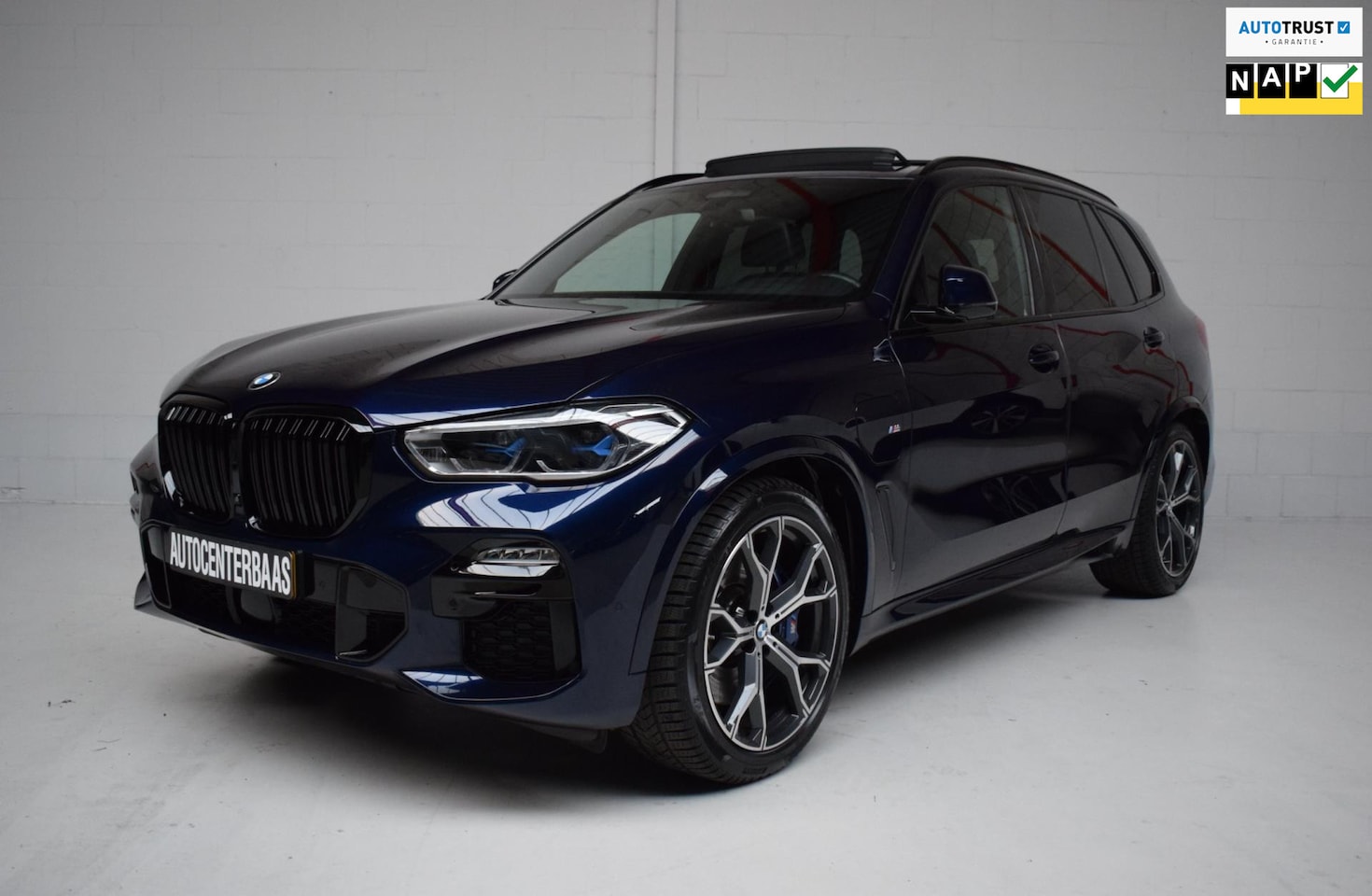 BMW X5 - XDrive45e M-SPORT PANORAMADAK / SKY-LOUNGE / 360CAMERA / HEAD-UP / LEER / SFEERVERLICHTING - AutoWereld.nl