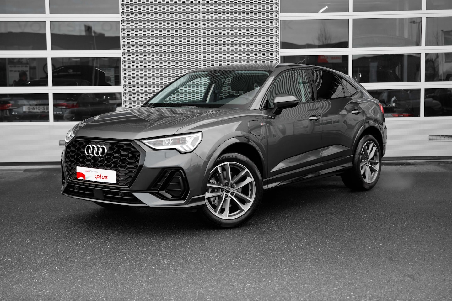 Audi Q3 Sportback - 45 TFSI e 245pk S-Line | Trekhaak | Adaptive Cruise | 19" | Stoelverwarming - AutoWereld.nl