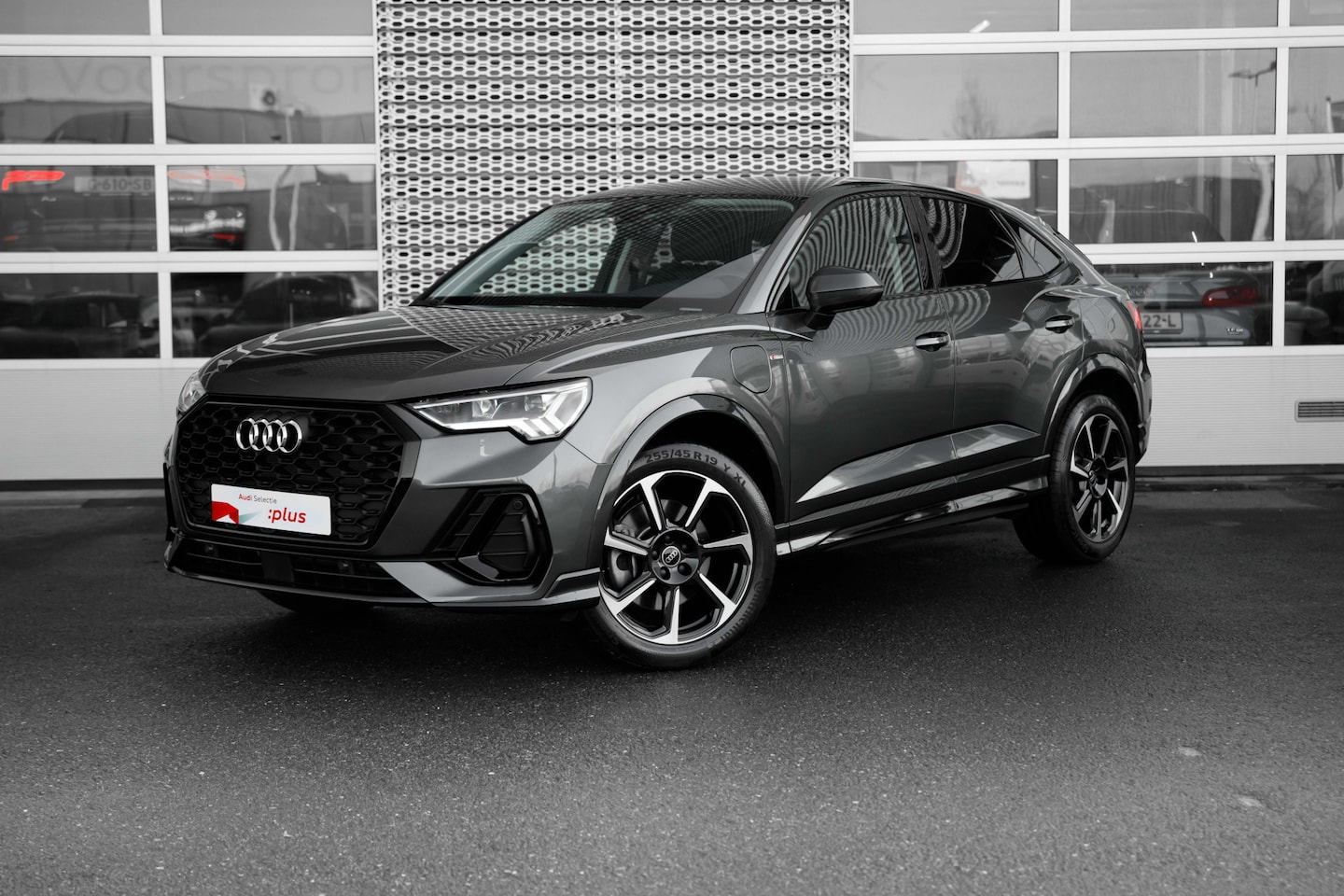 Audi Q3 Sportback - 45 TFSI e 245pk S-Line | Keyless | Adaptive cruise | Trekhaak | 19" | Stoelverwarming - AutoWereld.nl