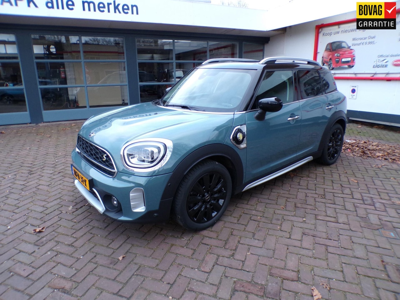 MINI Countryman - 2.0 Cooper S E ALL4 MINI Yours Navi./Panoramadak/Lederen bekl./18"LMV/A.R Camera/Parkeerse - AutoWereld.nl