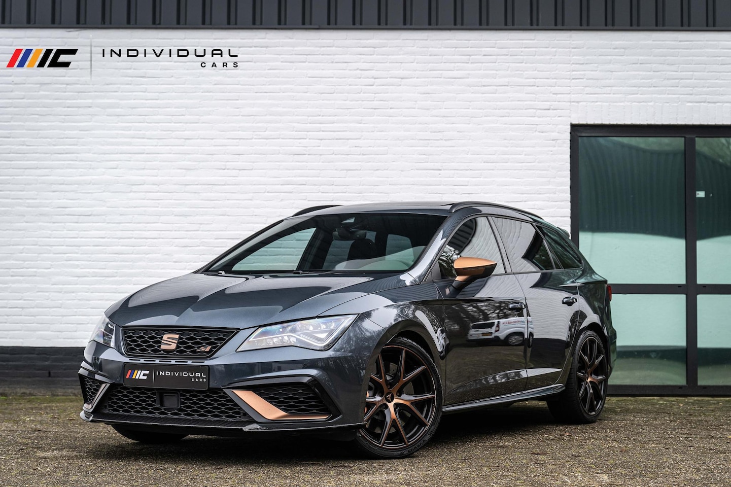 Seat Leon ST - 2.0 TSI CUPRA R 4DRIVE ACC Carbon Beats Pano - AutoWereld.nl