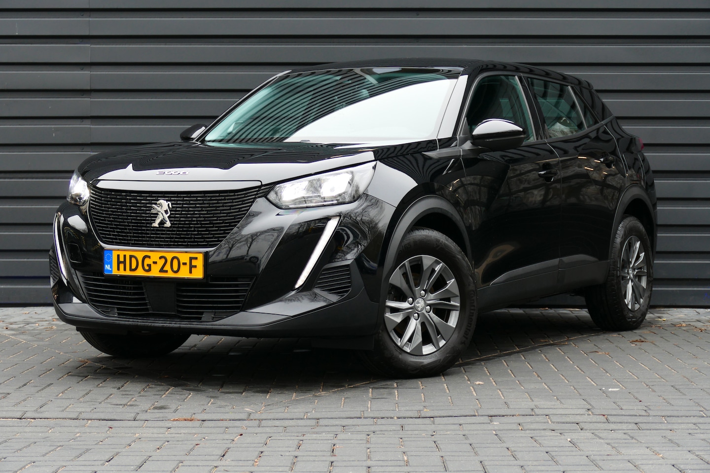 Peugeot 2008 - 1.2 PURETECH 100PK ACTIVE PACK / NAVI / LED / CLIMA / PDC / 16"LMV / WINTERPAKKET / BLUETO - AutoWereld.nl