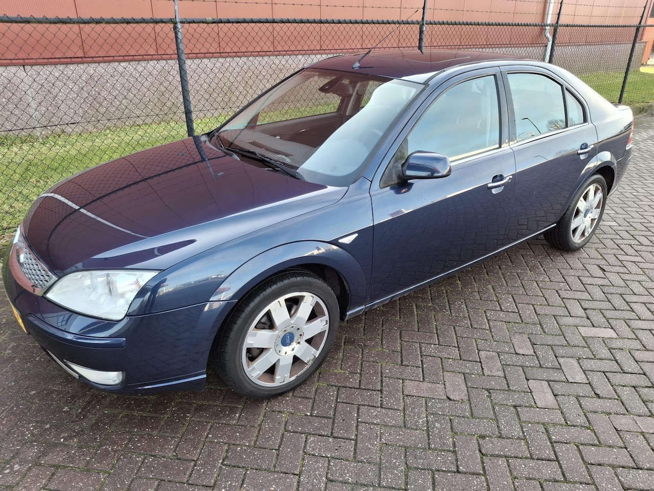 Ford Mondeo - 2.0-16V Ghia Executive 2.0-16V Ghia Executive - AutoWereld.nl