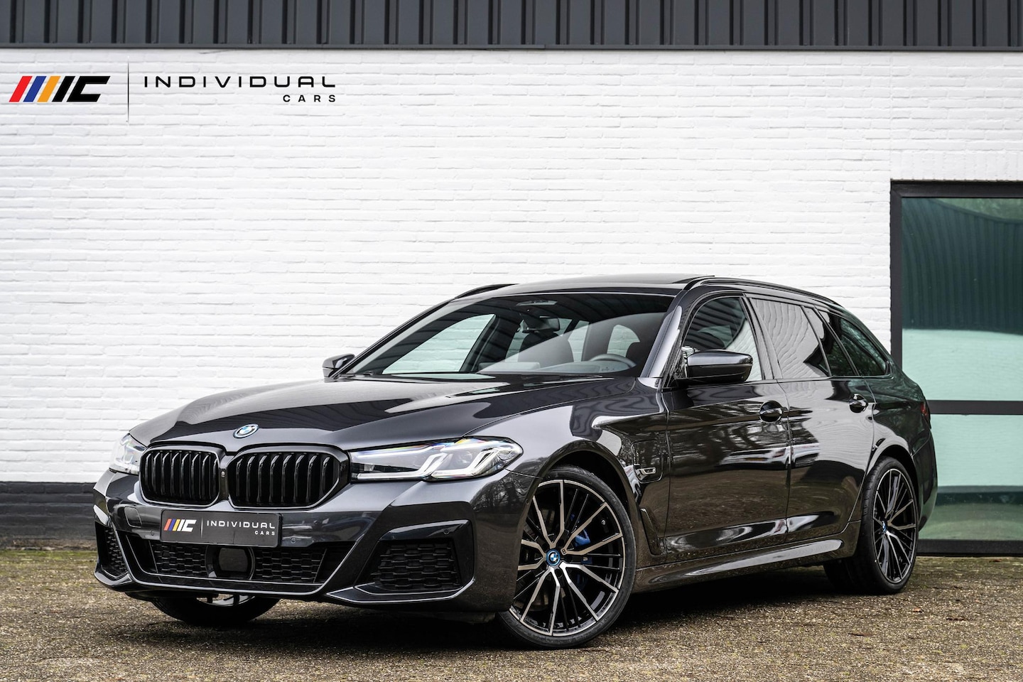 BMW 5-serie Touring - 530e xDrive ACC Laser Softclose Trekhaak Panorama - AutoWereld.nl