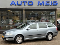 Skoda Octavia - 1.6 Ambiente Automaat Airco Cruise PDC Trekhaak