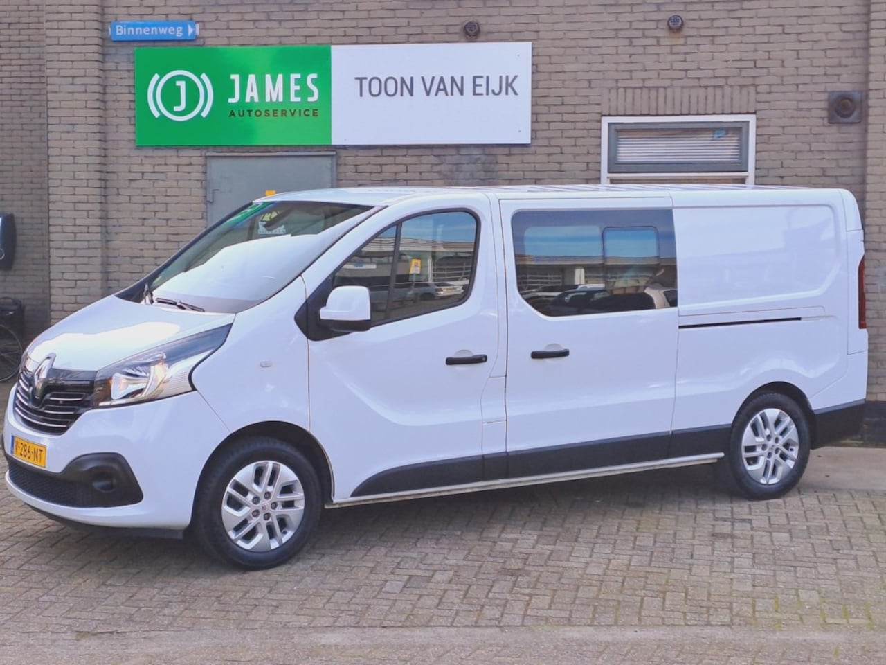 Renault Trafic - 125 Pk Comfort energy Luxe dub. cab. 2x schuifdeur Navi-trekhaak - AutoWereld.nl