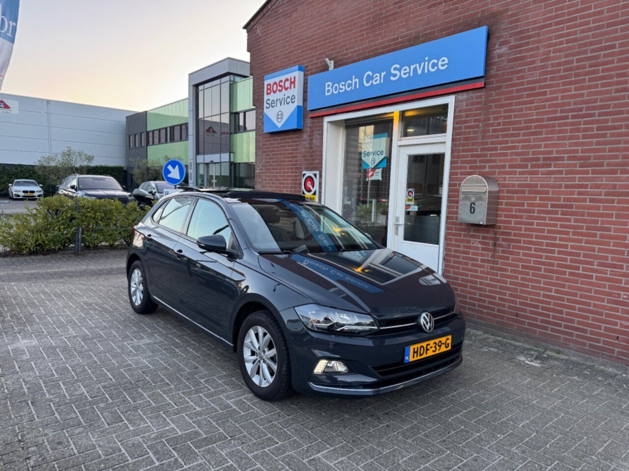 Volkswagen Polo - 1.0 TSI 70kW Highline 5-drs Pano / Virtual-Display-Driver - AutoWereld.nl