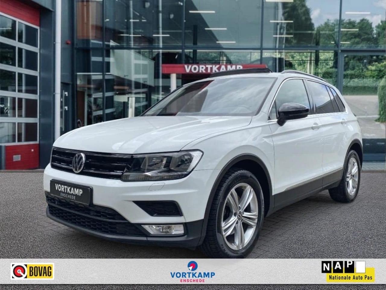 Volkswagen Tiguan - 1.4 TSI DSG HIGHLINE PANO-DAK/NAVI/STOELVERW/ACC/PDC - AutoWereld.nl