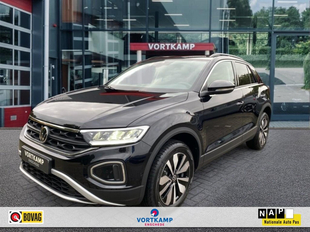 Volkswagen T-Roc - 1.5 TSI DSG LIFE KEYLESS/CAMERA/afn.TREKHAAK/STOELVERW/CARPLAY/A - AutoWereld.nl