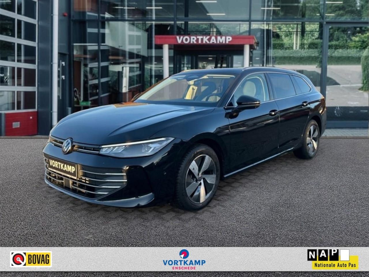 Volkswagen Passat Variant - 1.5 eTSI DSG BUSINESS TREKHAAK/CAMERA/NAVI/CARPLAY/ACC/STOELVERW - AutoWereld.nl