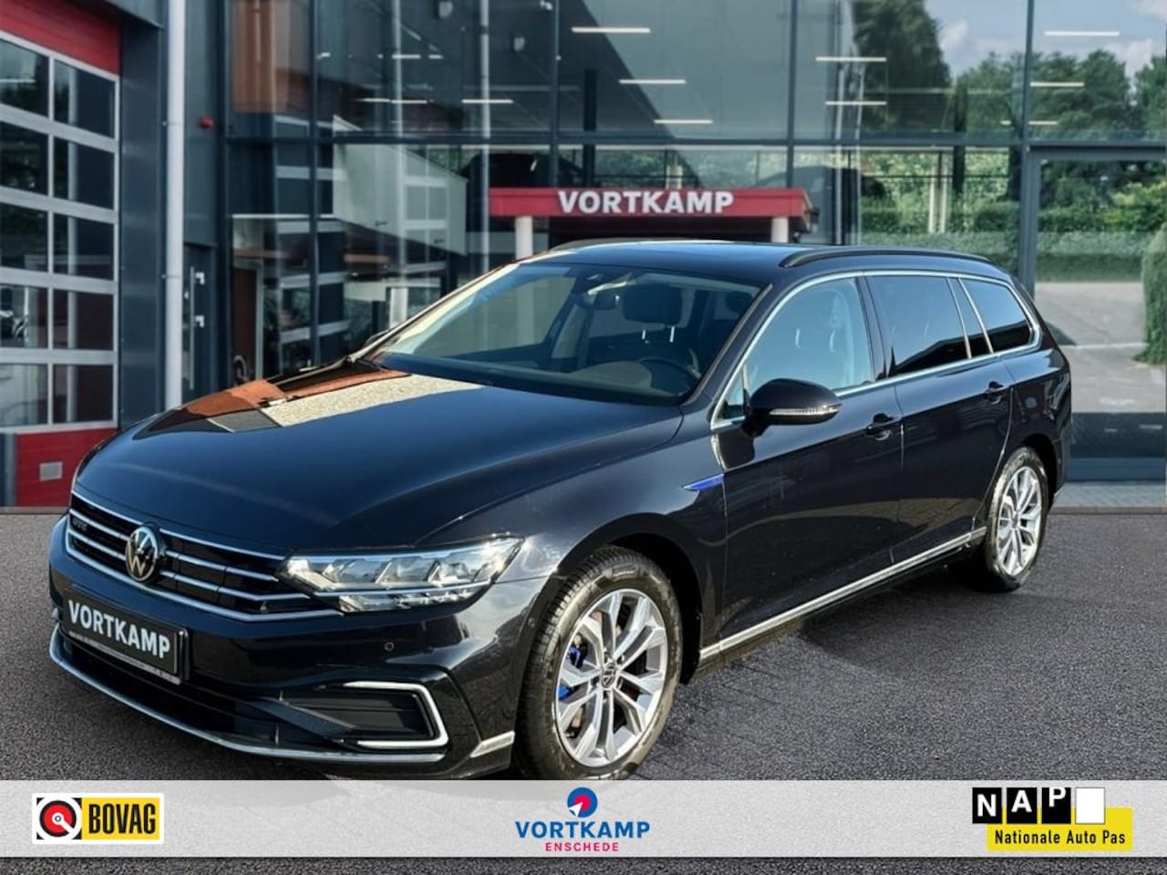 Volkswagen Passat Variant - 1.4 TSI DSG GTE PANO-DAK/TREKHAAK/CAMERA/LEDER/NAVI/CARPLAY/ACC - AutoWereld.nl